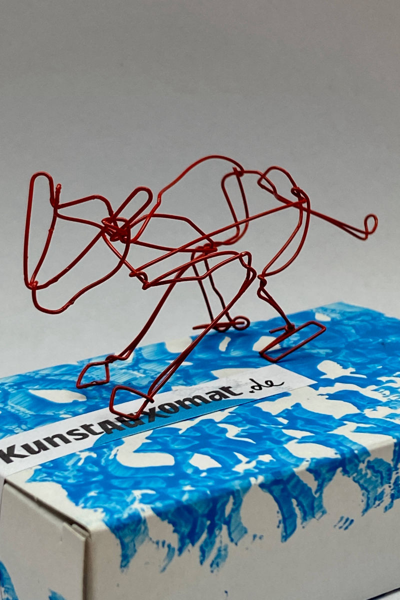 Drahtfigur auf Schachtel von Turid Schuszter