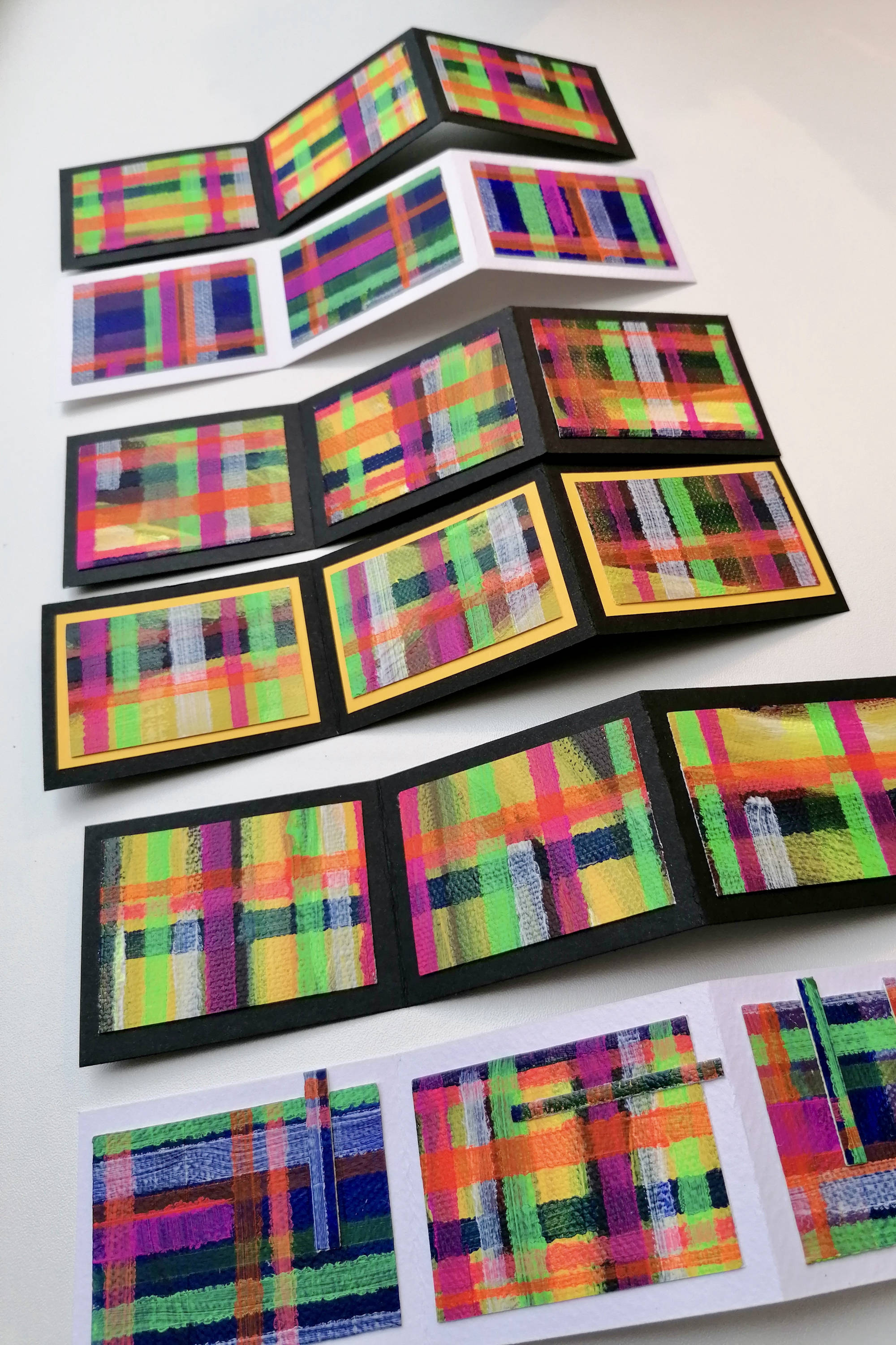 Farbige Leporellos von Jeannette Scheidle