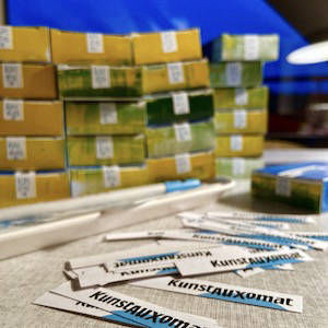 Kartons und Aufkleber von Katinka Molde 