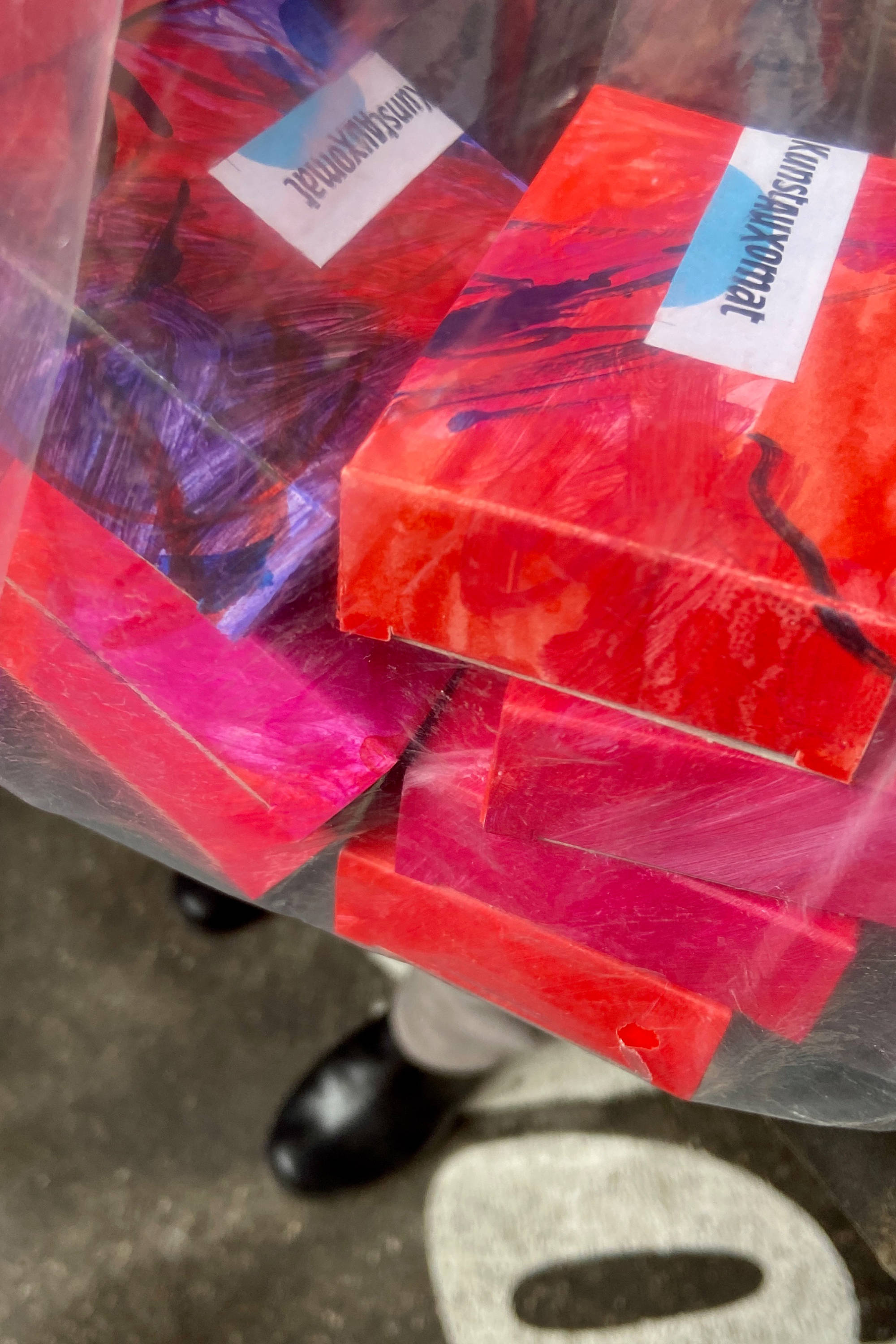 Bunte Schachteln für den Kunstautomaten